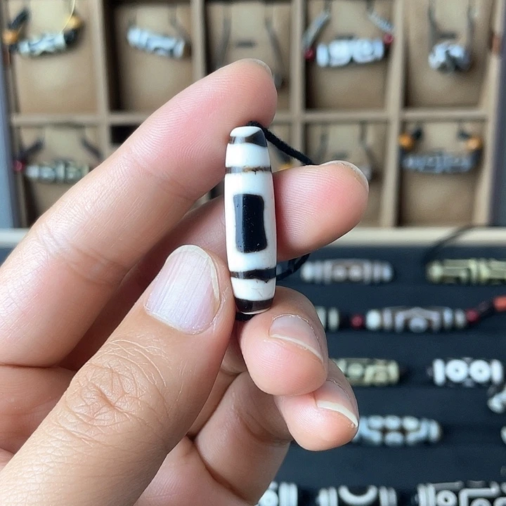 陈***阳玛瑙/玉髓未镶嵌吊坠