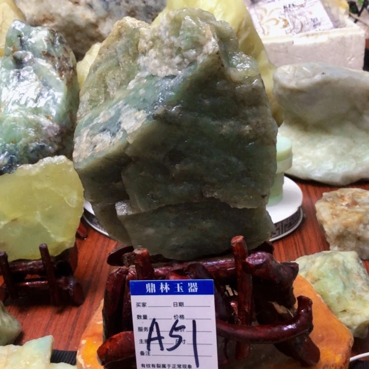 蛇纹石玉未镶嵌珠宝奇石