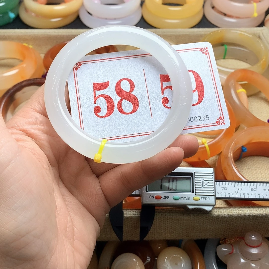 未镶嵌石英质玉（黄龙玉）手镯发**富