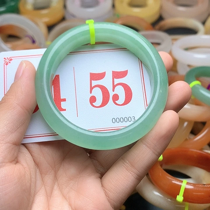 未镶嵌石英质玉（黄龙玉）手镯1****8