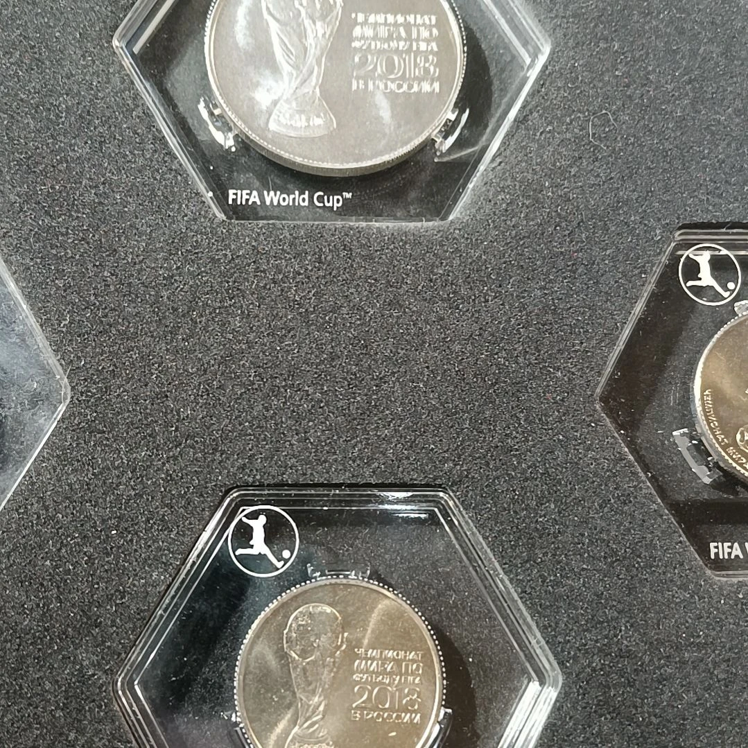 普通金属币俄罗斯世界杯纪念银币纯银+三枚普通金属纪念币套币