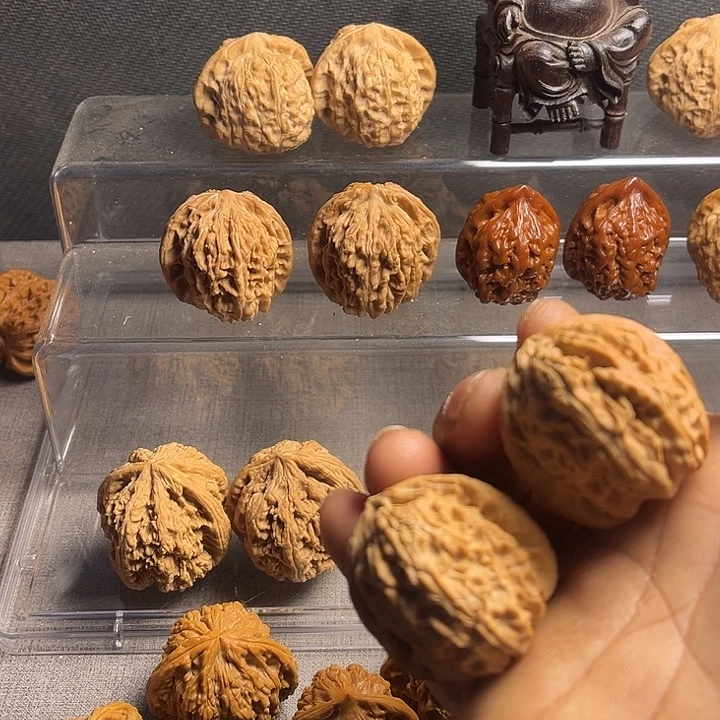 文玩核桃吊坠36白狮子