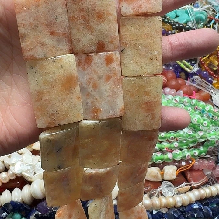 玛瑙/玉髓未镶嵌珠宝半成品一条21x29m金太阳无事牌