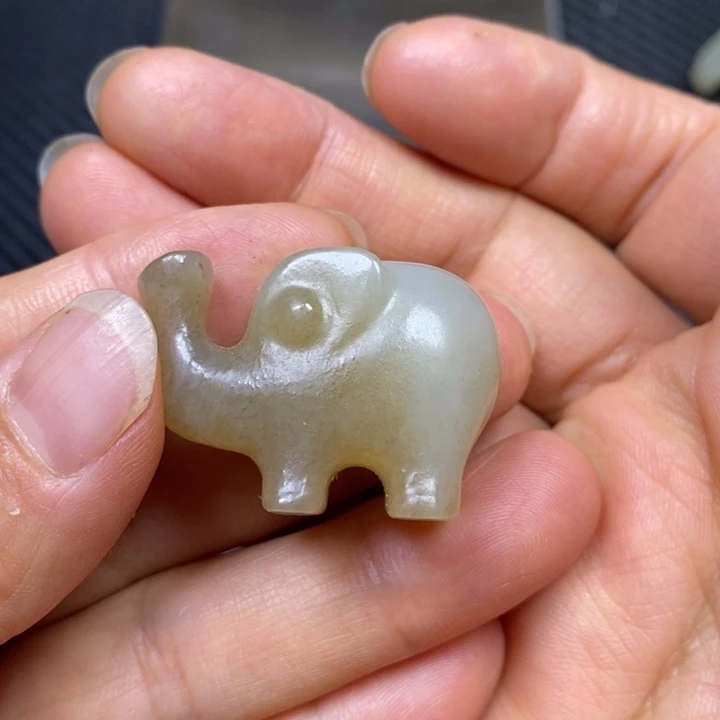 和田玉未镶嵌车挂龍**下