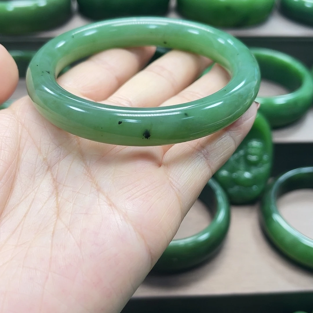和田玉（碧玉）未镶嵌手镯