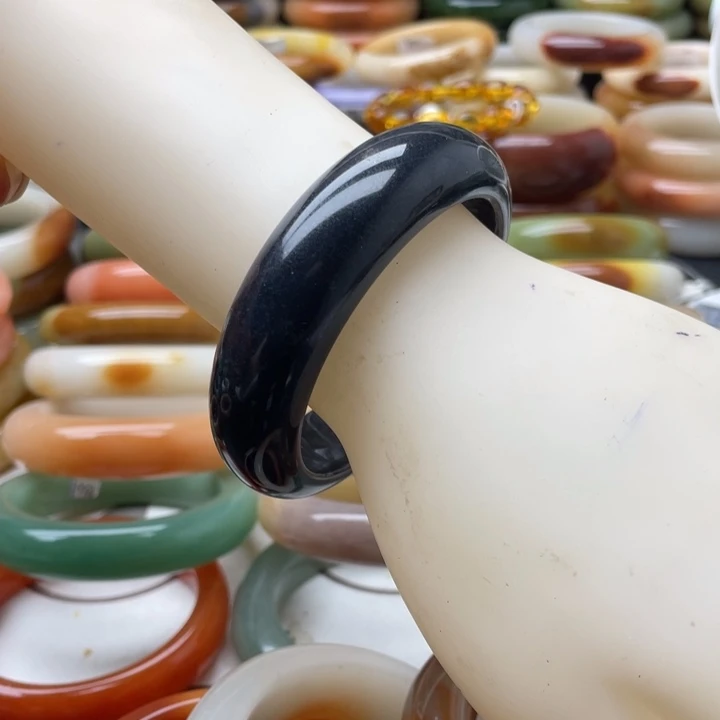 石英岩玉手镯未镶嵌