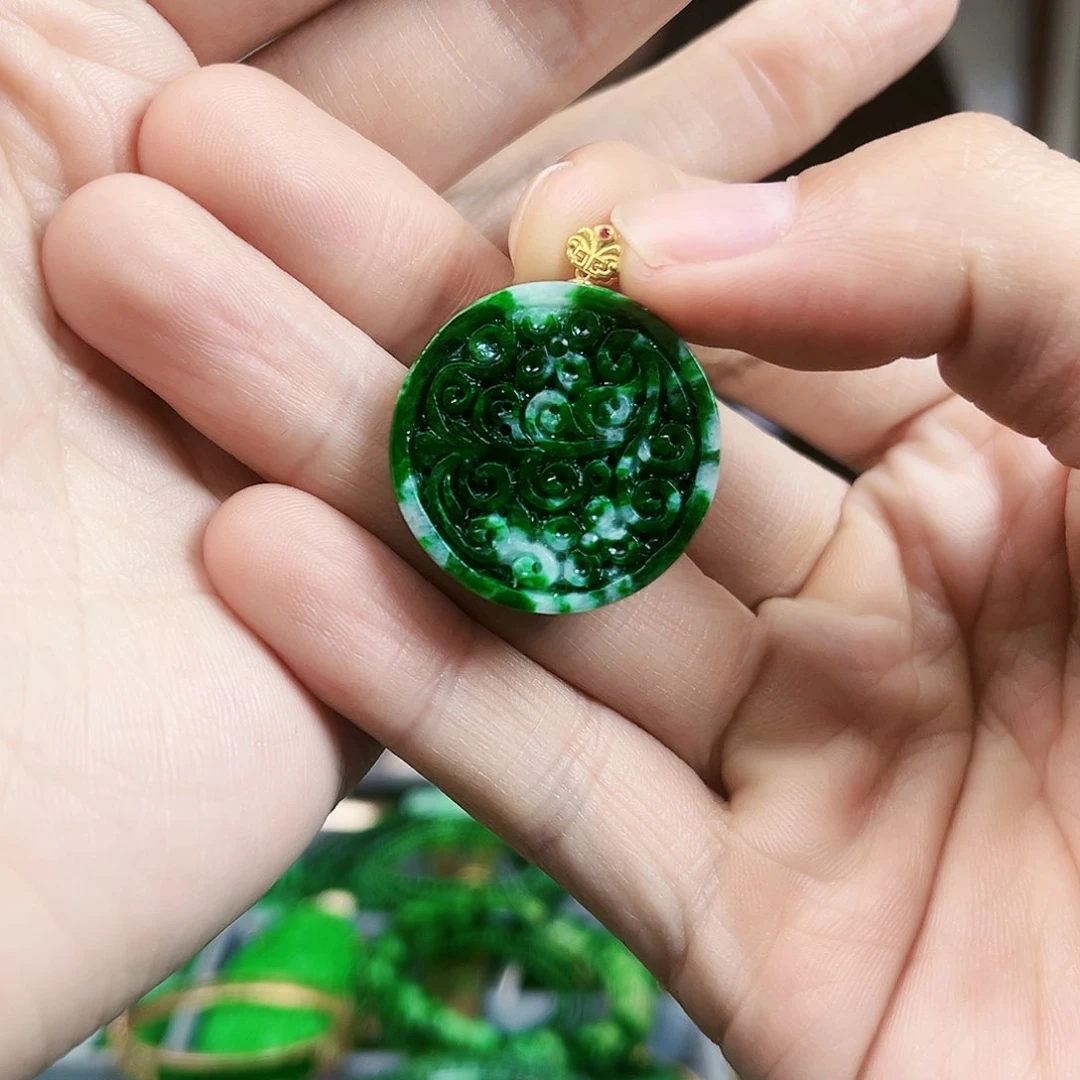 翡翠颈饰18K金镶嵌吊坠