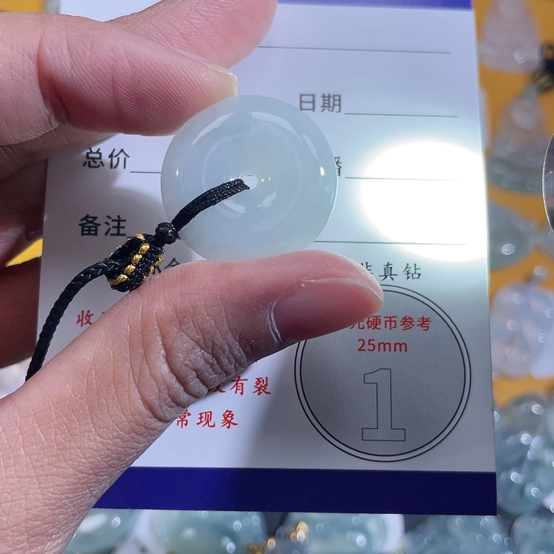 翡翠挂件18K金镶嵌平安扣