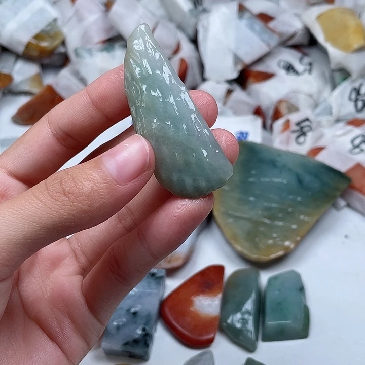 木***心翡翠未镶嵌颈饰翡翠