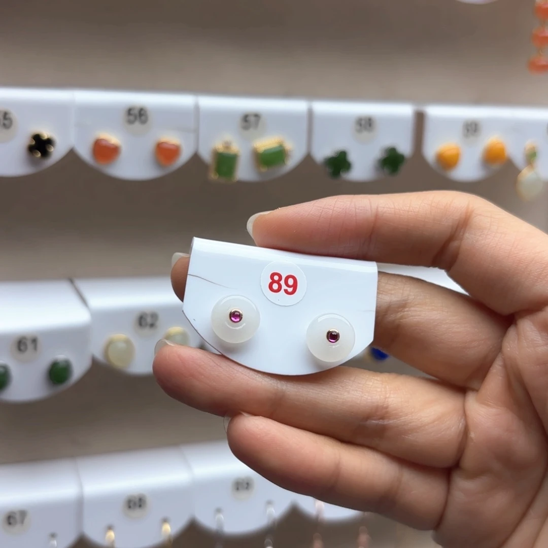 和田玉18K金镶嵌耳饰