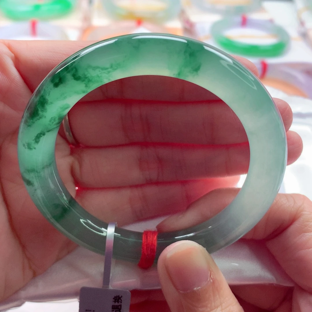 翡翠未镶嵌手镯（圆镯）51冰绿飘绿花全条冰透小手毕业A