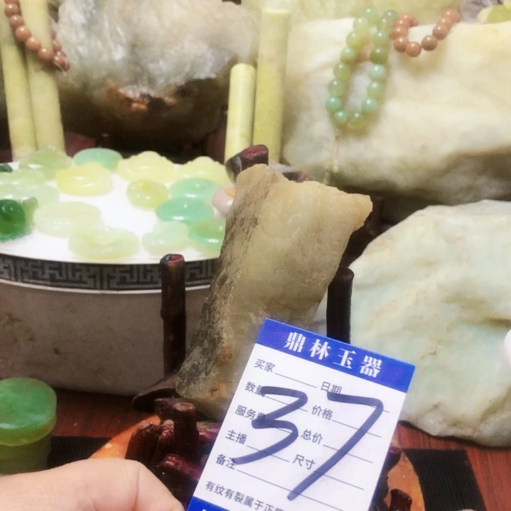 未镶嵌蛇纹石玉珠宝奇石