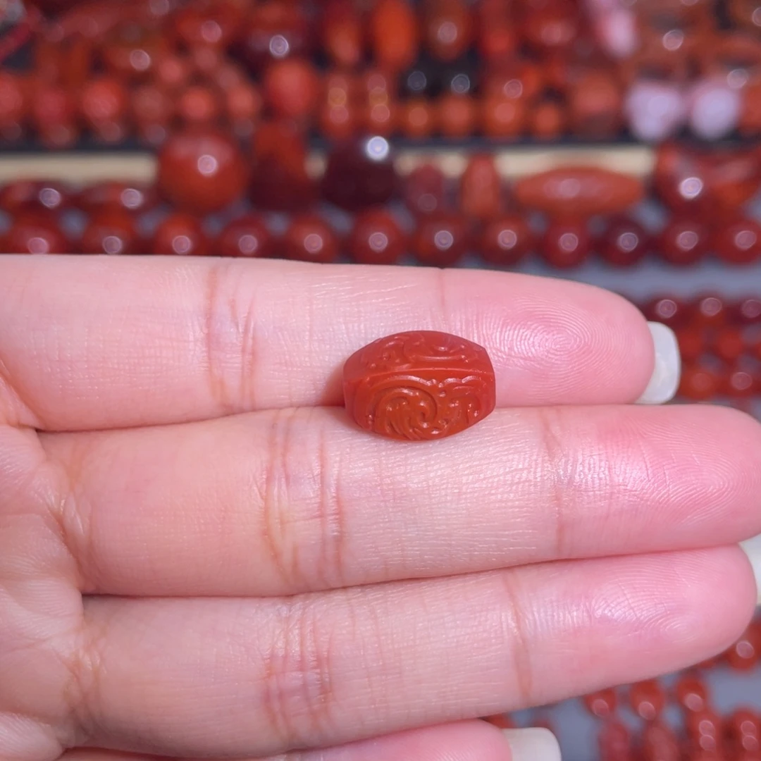 南红玛瑙未镶嵌仿古龙四方雕刻桶珠8mm