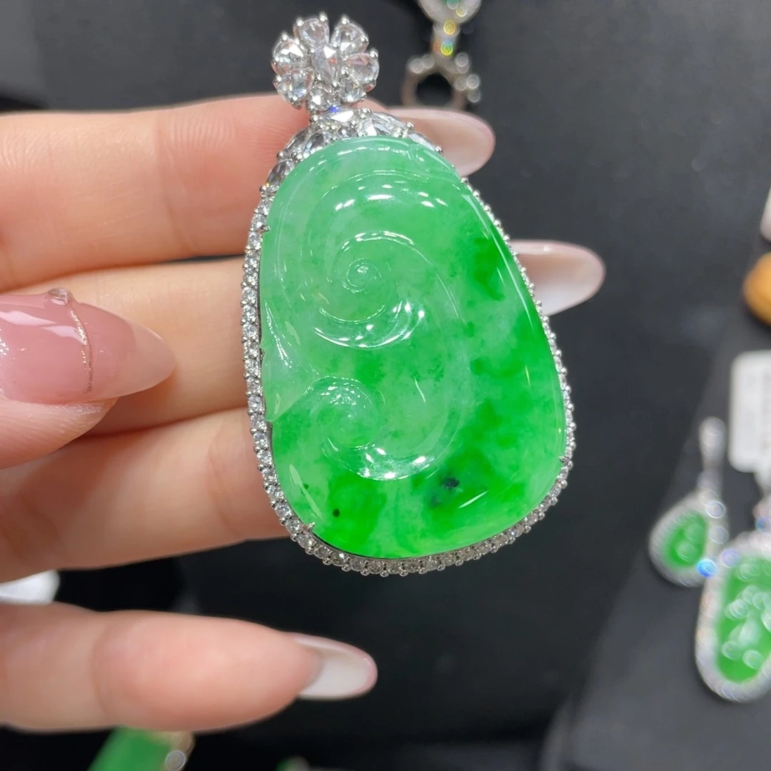 翡翠颈饰18K金镶嵌天然缅甸翡翠a货