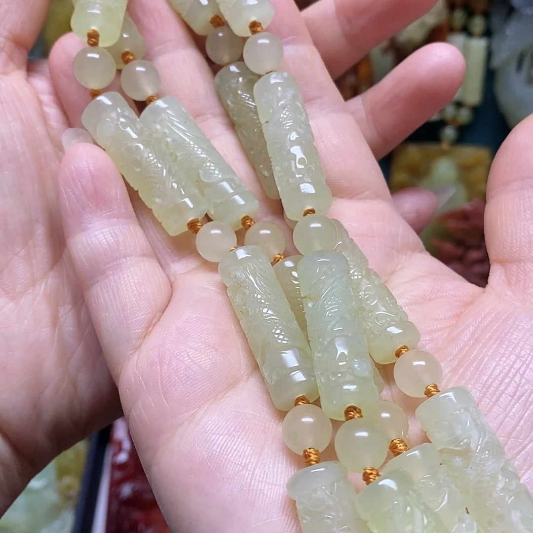 蛇纹石玉未镶嵌颈饰