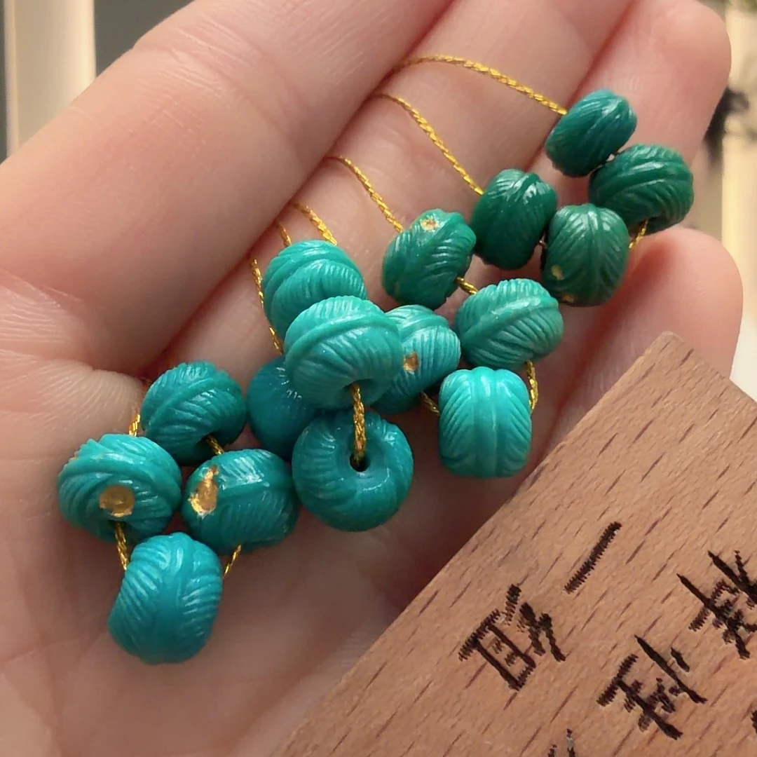 绿松石未镶嵌颈饰