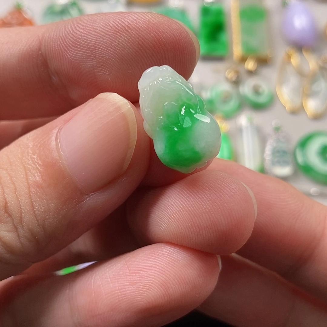 翡翠未镶嵌颈饰翡翠