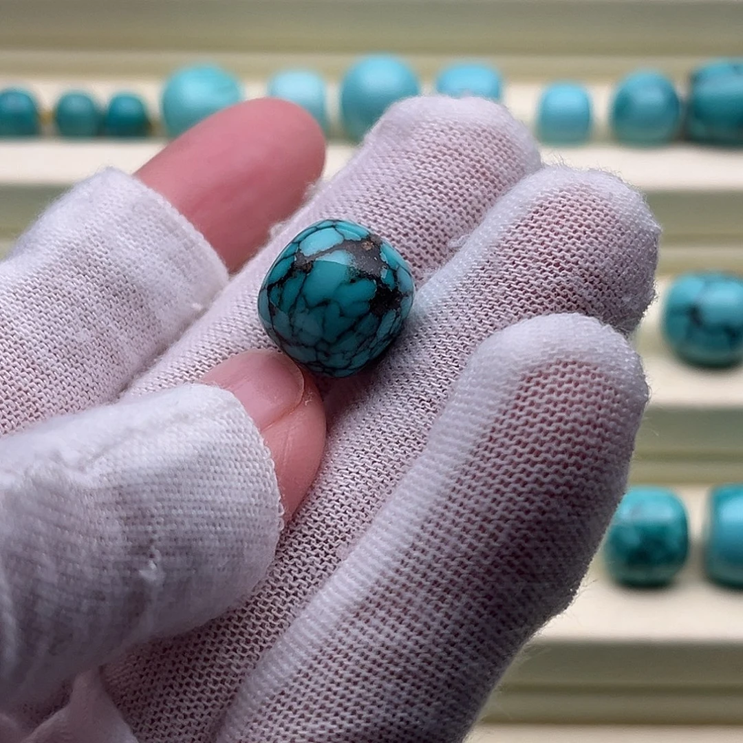 张***森绿松石未镶嵌配饰