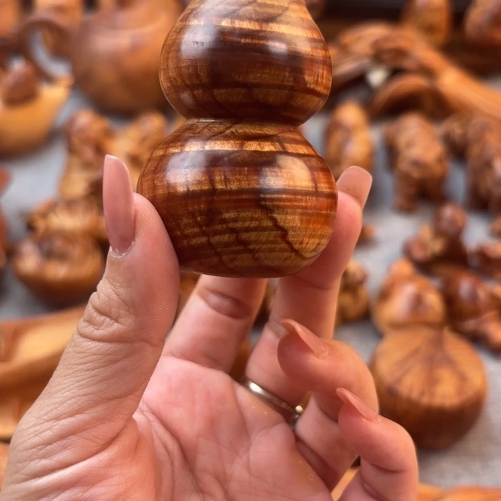 芜***云太行崖柏手把件的设计和制作