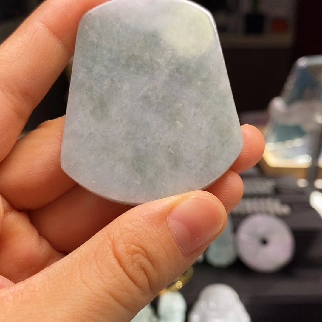 翡翠未镶嵌颈饰无事牌