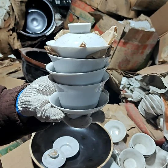 绿泥盘子碗茶壶啥都有