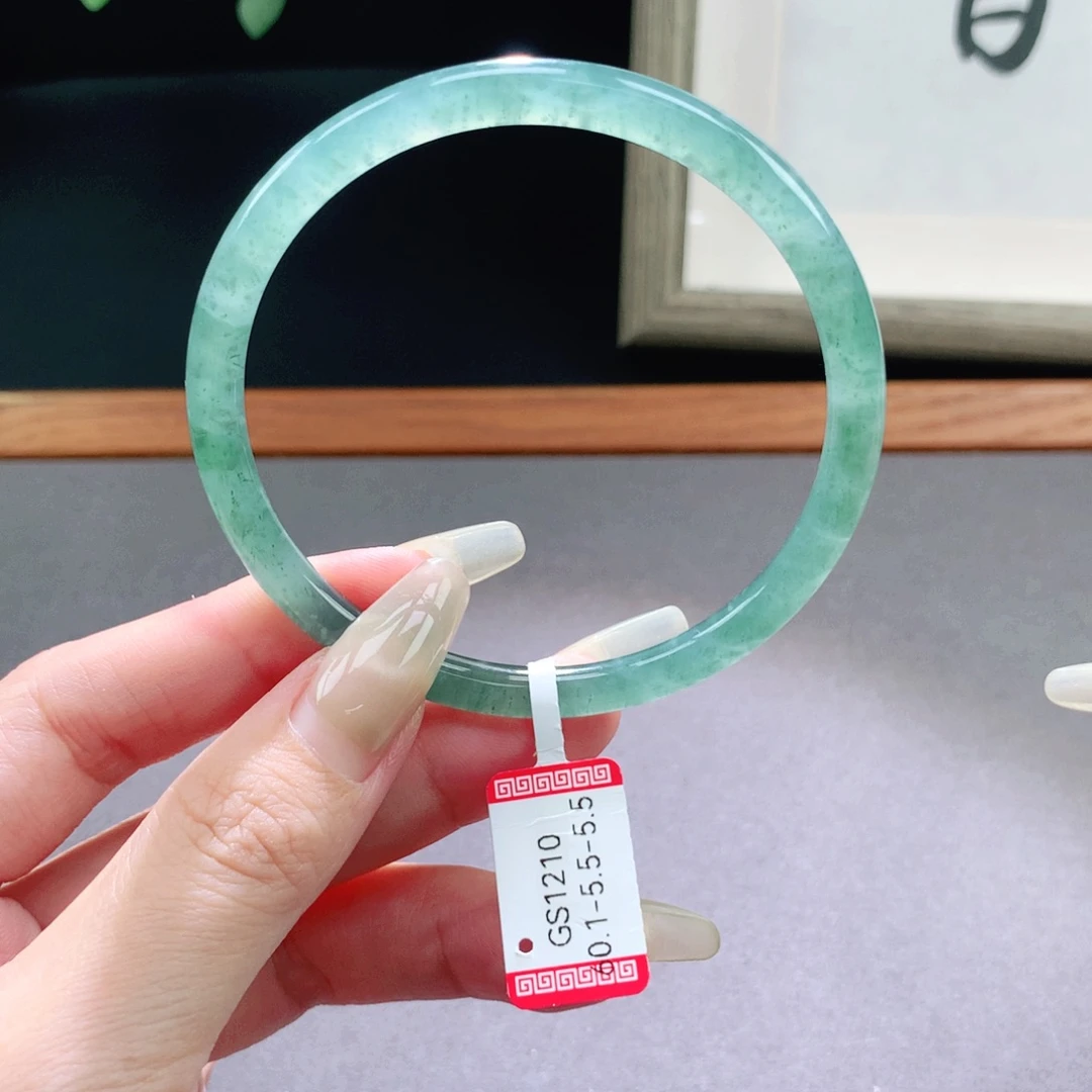 翡翠手镯未镶嵌天然翡翠手镯