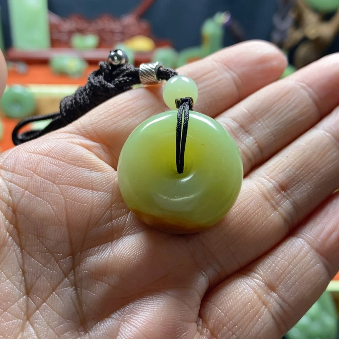 岫岩河磨玉（透闪石质玉）吊坠未镶嵌