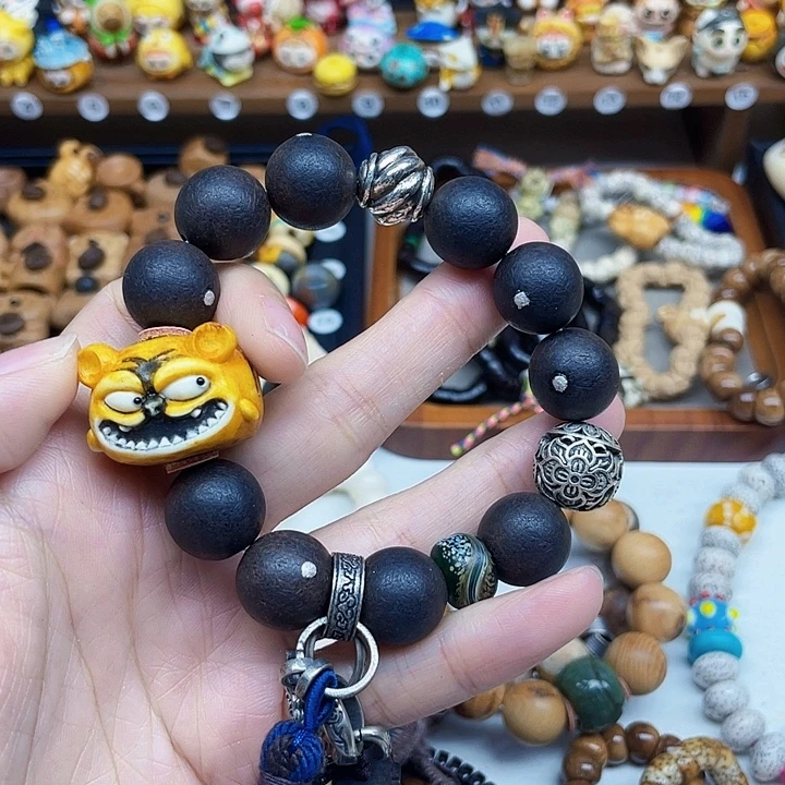 吊坠白玉菩提老虎头手串