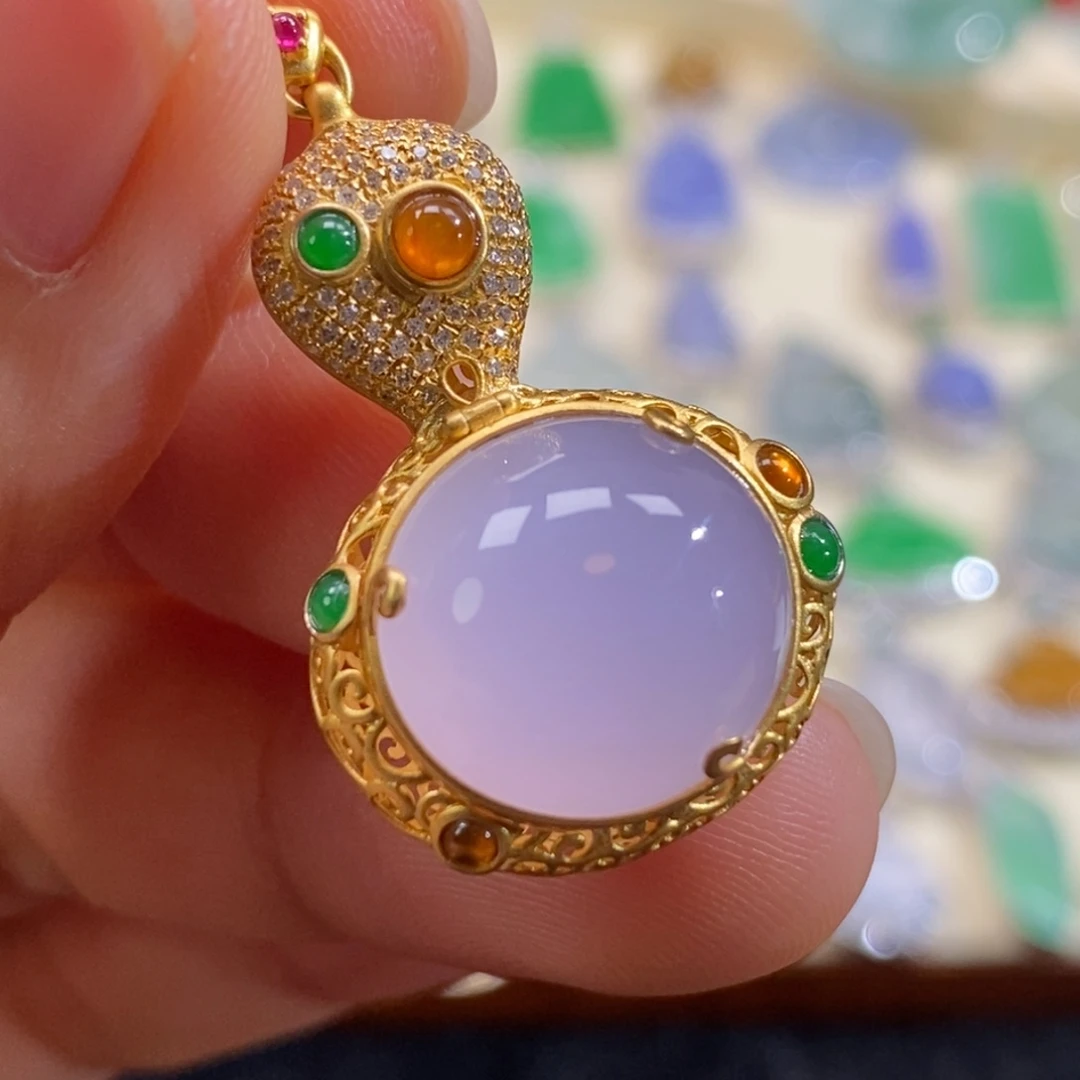 翡翠18K金镶嵌颈饰