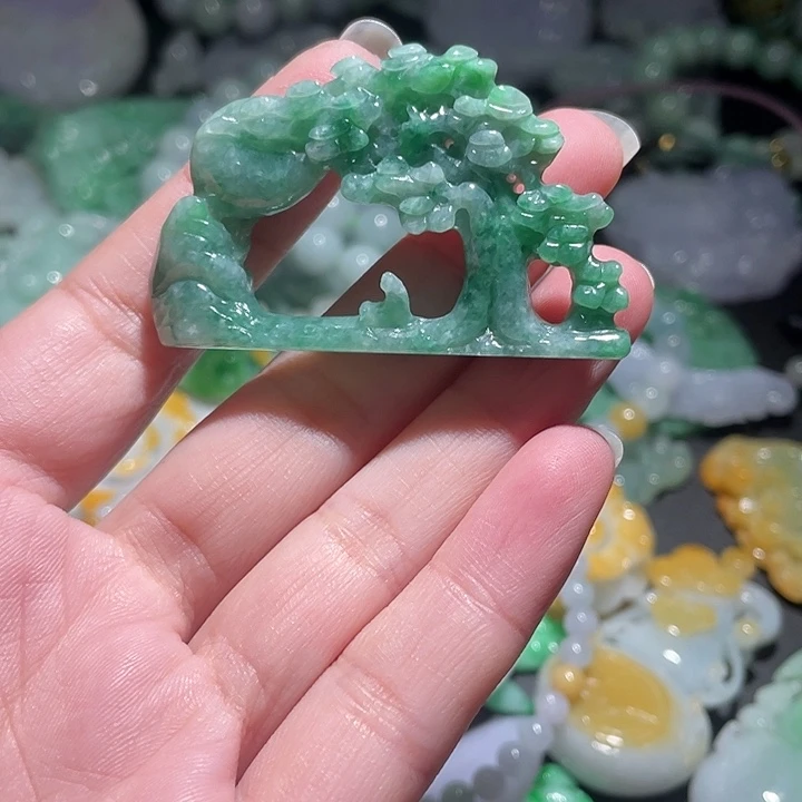 颈饰未镶嵌翡翠天