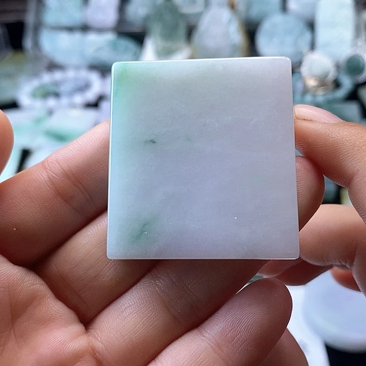 翡翠挂件未镶嵌翡翠的