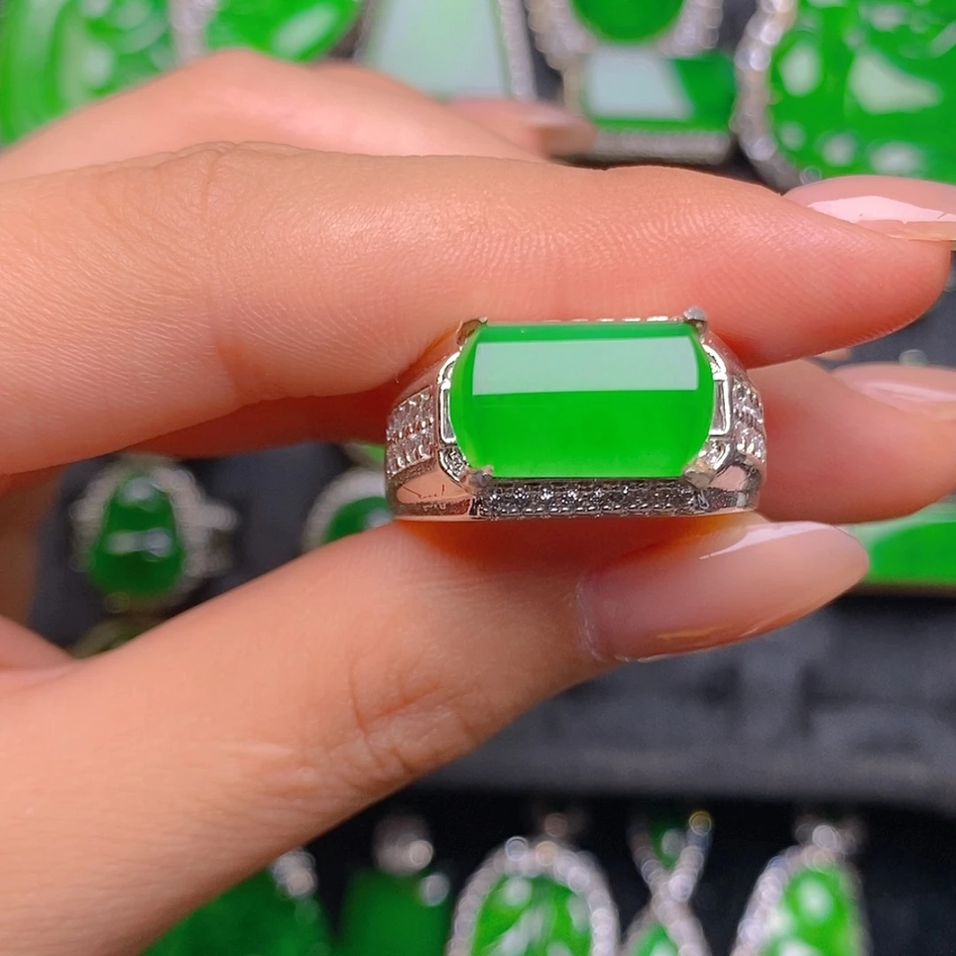 且***来翡翠未镶嵌戒指马鞍