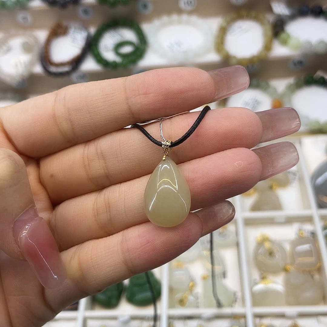 和田玉18K金镶嵌颈饰