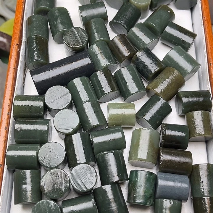 未镶嵌和田玉（糖玉）珠宝奇石