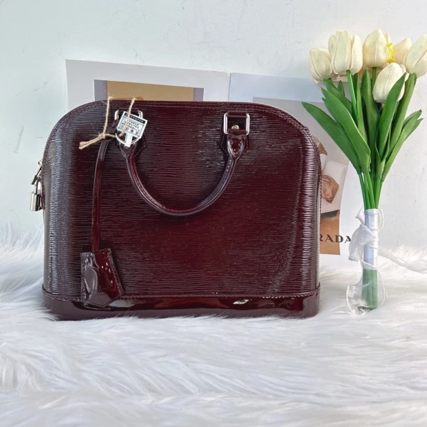 95新 LouisVuitton/路易威登 路易威登酒红色水波纹漆皮贝壳