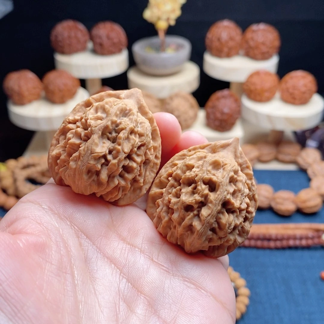 吊坠桃核凹底麒麟36