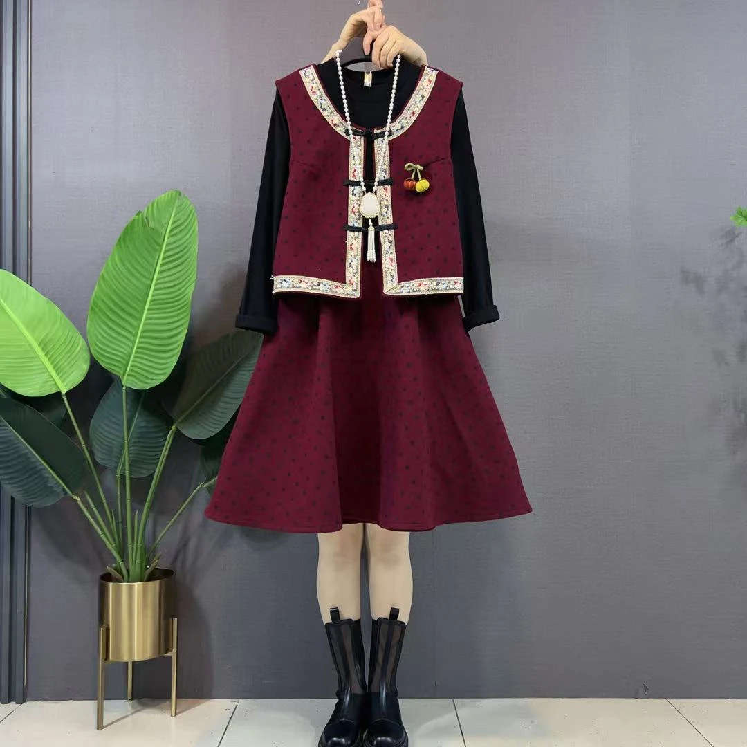 新中式胖妹妹时尚新中式走点遮肉冬季盘扣设计感两件套马甲连衣裙