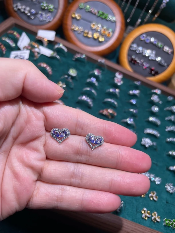 坦桑石爱心耳钉，时尚简约百搭