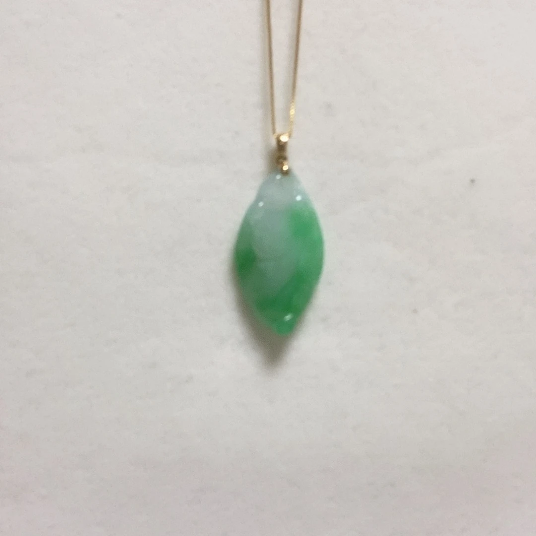 翡翠颈饰18K金镶嵌简单