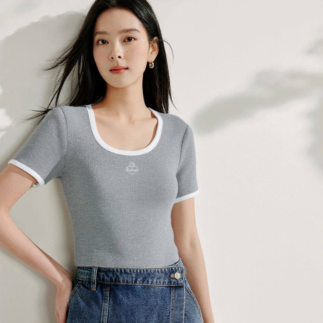 时尚撞色U领短袖T恤女2025夏季新款通勤正肩修身百搭上衣