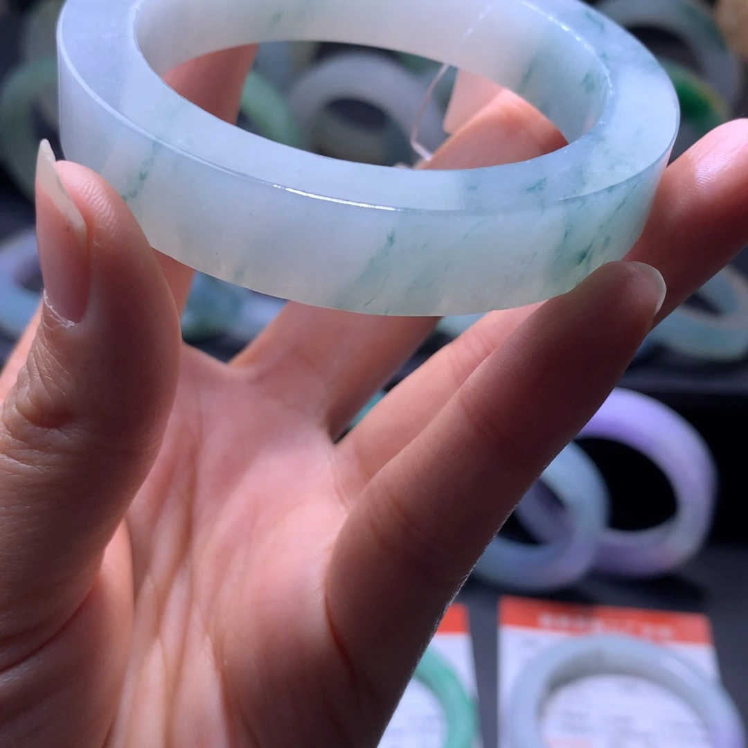 用***4定制翡翠未镶嵌翡翠手镯