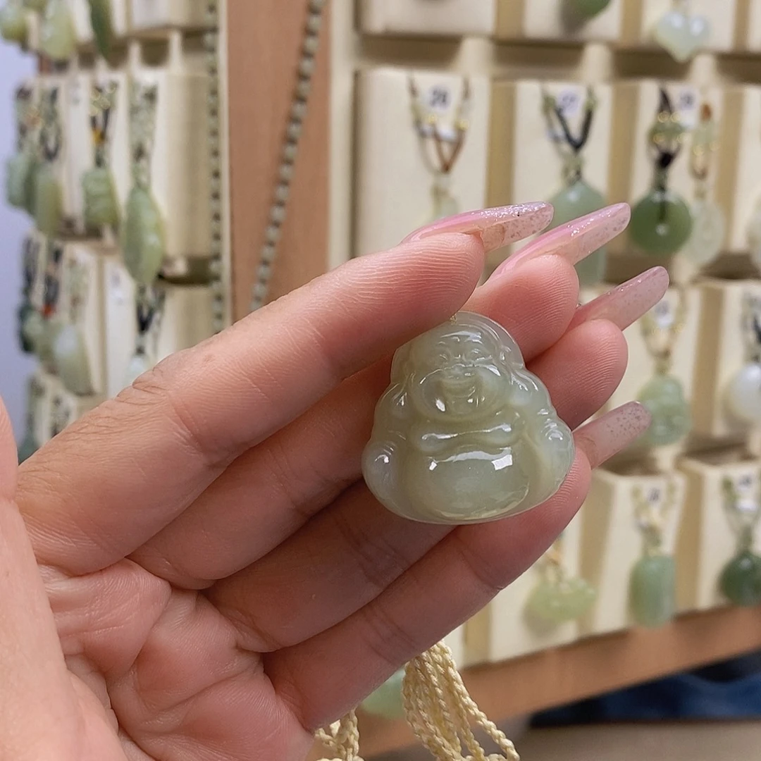 瑶****颈饰未镶嵌和田玉