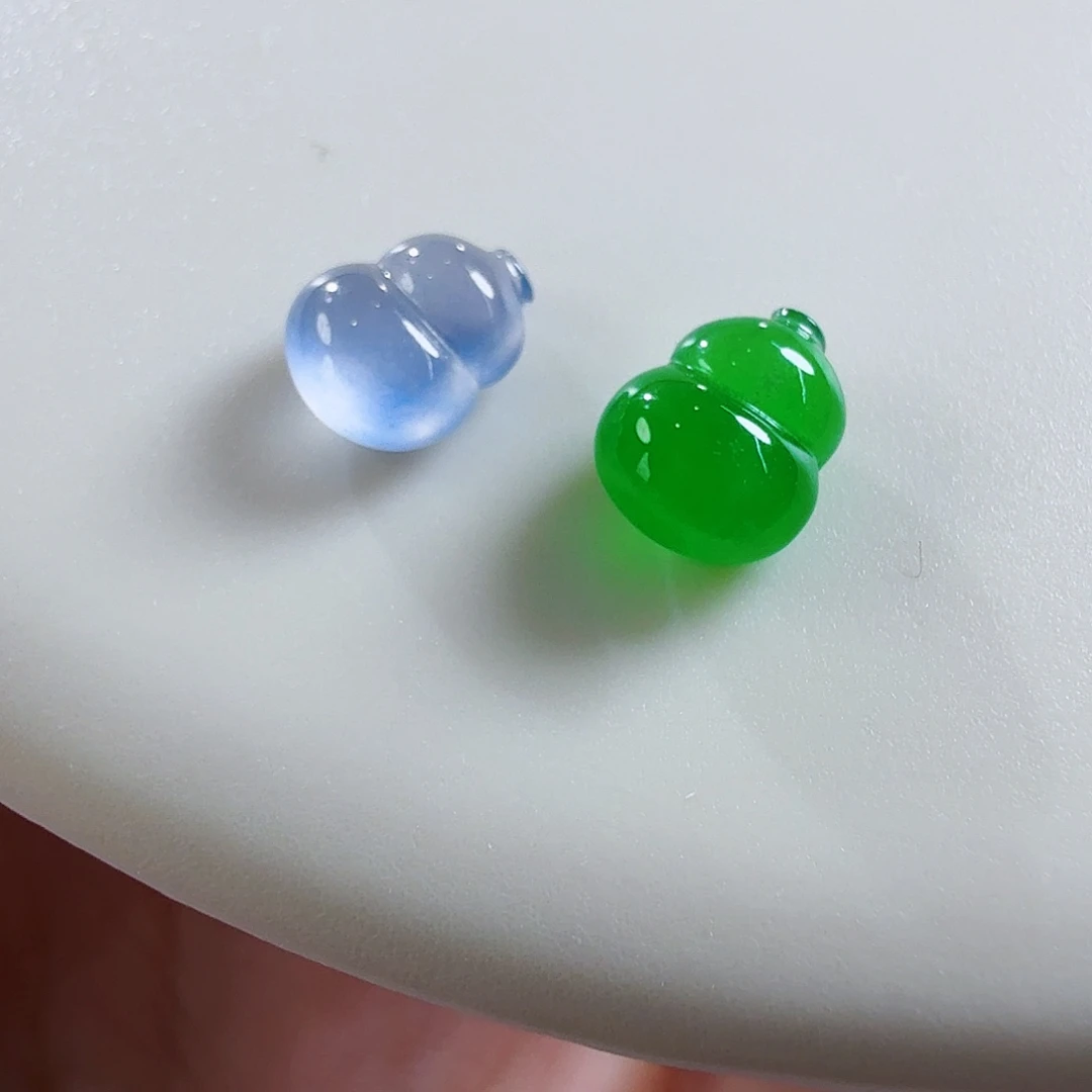 翡翠未镶嵌颈饰葫芦一对