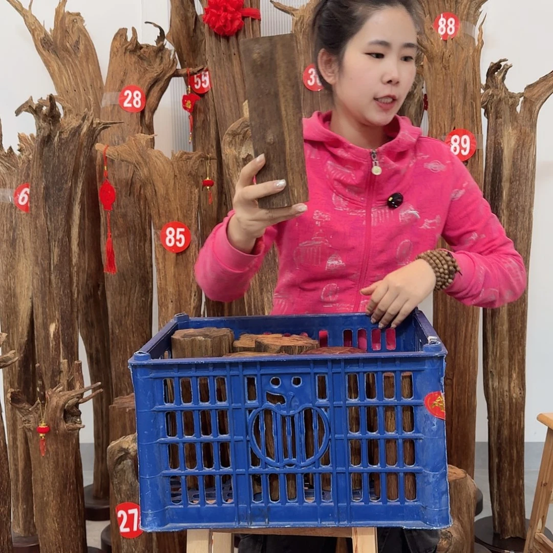 沉香碎屑沉香原材料