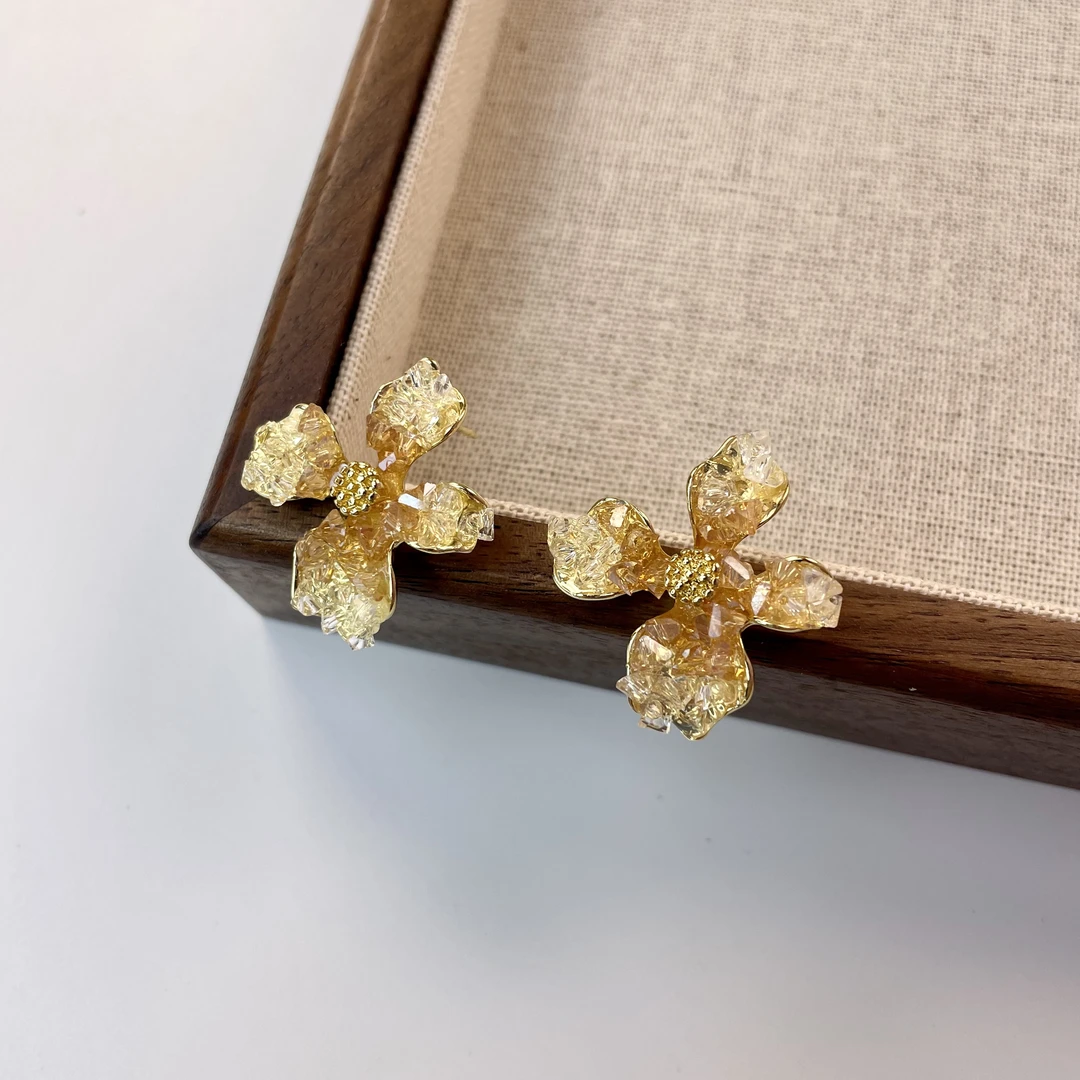 铜合金耳饰 买三送一 气质轻奢时尚百搭法式小众简约精致耳钉