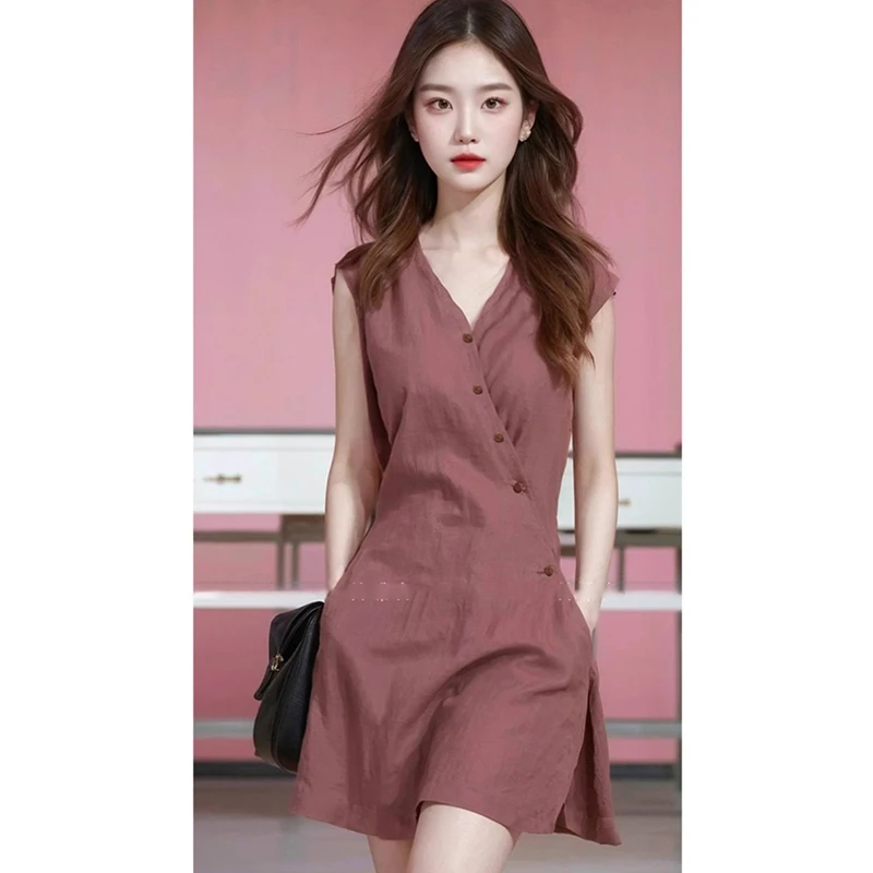 红色V领收腰无袖连衣裙女2025夏季新款时尚冷淡系大方得体的裙子