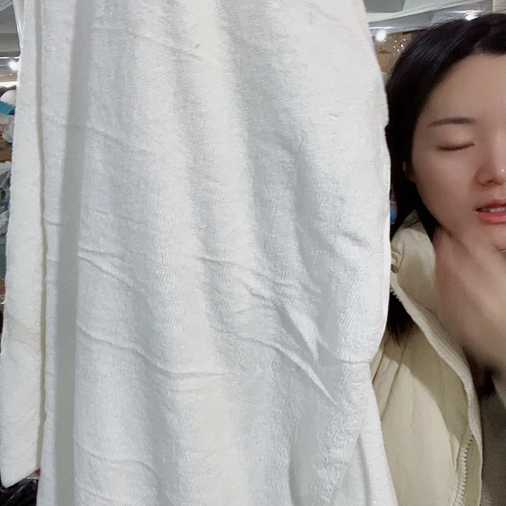 大浴巾。 白色。微瑕。