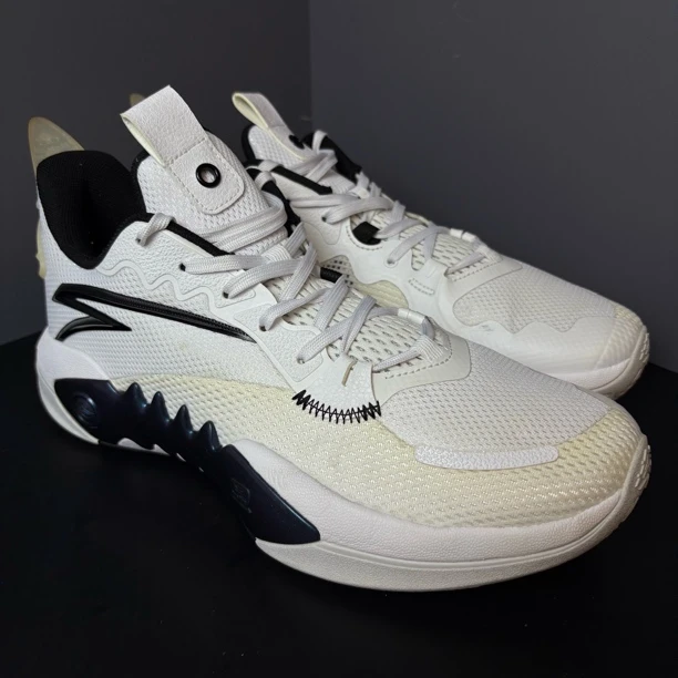 95新 maje 42码 狂潮5 Team 篮球鞋 太极 低帮 男款 黑白 无盒