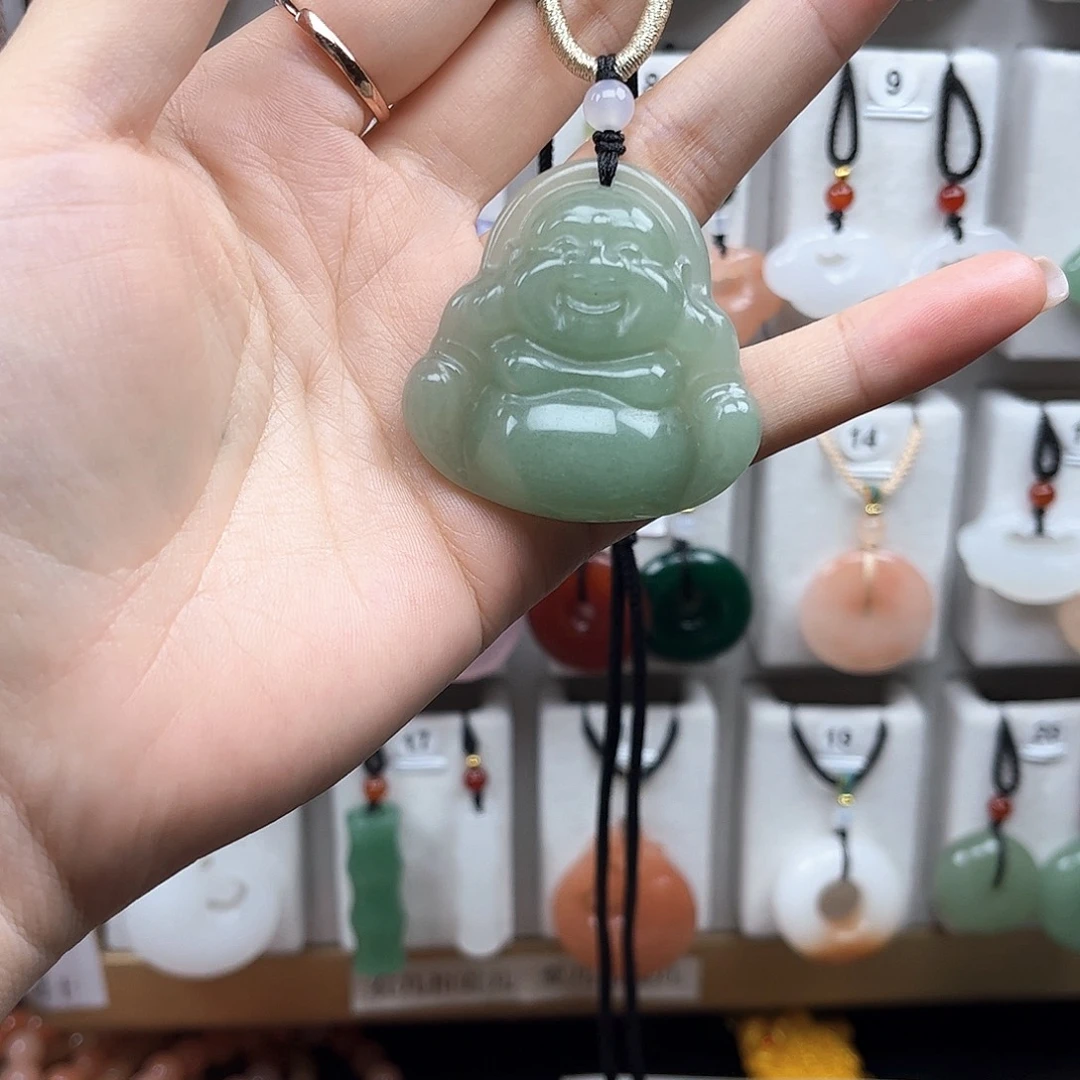 颈饰未镶嵌石英质玉