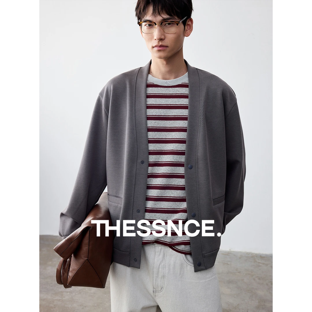 THESSNCE中性风双色斜纹毛衣轻氧空气感大V领冬季针织开衫卫衣男